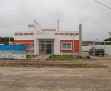 A famosa brincadeira do antes e depois da transformação que anima programas de auditório pelo País serve para ilustrar bem a situação do Centro de Referência Especializado de Assistência Social (Creas) de Pontal Paraná, no Litoral. A estrutura provisória, acanhada, que funciona nos fundos de uma unidade da secretaria municipal da Saúde, vai dar lugar a um complexo novo, com 206 metros quadrados, projetado para receber todas as atividades desenvolvidas pelo órgão no balneário de Ipanema.