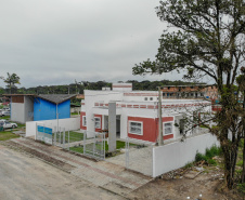 A famosa brincadeira do antes e depois da transformação que anima programas de auditório pelo País serve para ilustrar bem a situação do Centro de Referência Especializado de Assistência Social (Creas) de Pontal Paraná, no Litoral. A estrutura provisória, acanhada, que funciona nos fundos de uma unidade da secretaria municipal da Saúde, vai dar lugar a um complexo novo, com 206 metros quadrados, projetado para receber todas as atividades desenvolvidas pelo órgão no balneário de Ipanema.