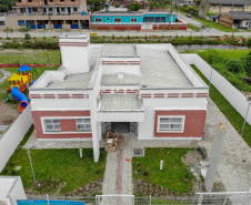 A famosa brincadeira do antes e depois da transformação que anima programas de auditório pelo País serve para ilustrar bem a situação do Centro de Referência Especializado de Assistência Social (Creas) de Pontal Paraná, no Litoral. A estrutura provisória, acanhada, que funciona nos fundos de uma unidade da secretaria municipal da Saúde, vai dar lugar a um complexo novo, com 206 metros quadrados, projetado para receber todas as atividades desenvolvidas pelo órgão no balneário de Ipanema.