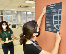 Manual traz compromisso da Portos do Paraná com eficiência e sustentabilidade.
