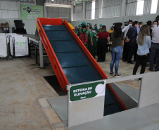 O governador também participou na inauguração do Ecoponto do bairro Cascavel Velho. Essa é uma unidade de triagem e processamento de materiais recicláveis, contemplada em um convênio da prefeitura de Cascavel com a Itaipu Binacional, que pretende descentralizar as atividades de reciclagem e proporcionar melhores condições aos trabalhadores organizados em cooperativas. O investimento foi de R$ 927 mil, sendo 75% custeado pela usina.