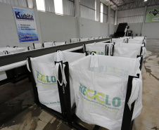O governador também participou na inauguração do Ecoponto do bairro Cascavel Velho. Essa é uma unidade de triagem e processamento de materiais recicláveis, contemplada em um convênio da prefeitura de Cascavel com a Itaipu Binacional, que pretende descentralizar as atividades de reciclagem e proporcionar melhores condições aos trabalhadores organizados em cooperativas. O investimento foi de R$ 927 mil, sendo 75% custeado pela usina.