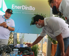 O governador Carlos Massa Ratinho Junior participa nesta quinta-feira (29) da inauguração da usina híbrida EnerDinBo, em Ouro Verde do Oeste. A geradora utilizará a luz do sol e dejetos da suinocultura para produzir energia elétrica. O investimento privado foi de R$ 12 milhões.Ouro Verde do Oeste, 29/10/2020 - Foto: Geraldo Bubniak/AEN