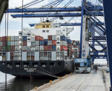 	Paranaguá é rota de navios com capacidade para até 12 mil contêineres 