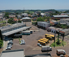 O Governo do Paraná aprovou 3.225 ações para promover o desenvolvimento da estrutura urbana dos Municípios, desde 1º de janeiro de 2019 até o último dia três de novembro. São obras e aquisições de máquinas, equipamentos e serviços, que, somadas, chegam a R$ 1,87 bilhão para Municípios de todas as Regiões do Estado. São autorizadas pela Secretaria do Desenvolvimento Urbano e de Obras Públicas (SEDU), com operação do Serviço Social Autônomo (Paranacidade, vinculado às SEDU).
