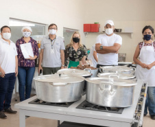 O município de Figueira, no Norte Pioneiro, ganhou esta semana uma cozinha comunitária que vai fornecer 200 refeições por dia gratuitamente à população em situação de vulnerabilidade social. O empreendimento contou com recursos do Governo do Estado, através da Secretaria estadual da Agricultura e Abastecimento. Foram investidos cerca de R$ 124 mil no projeto. Foto:SEAB
