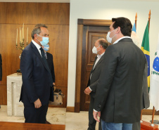 O governador Carlos Massa Ratinho Junior recebe  nesta terca-feira (10) o embaixador da Argentina, Daniel Scioli no Palacio Iguacu. Curitiba, 10/11/2020. Foto: Geraldo Bubniak/AEN