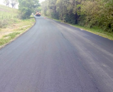 Trecho da PR-462, na região Centro-Oeste, recebeu serviços de conservação para melhor atender futura demanda de visitantes a ponto turístico famoso.
Foto: DER