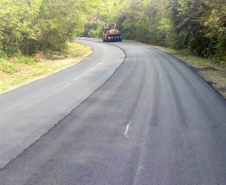 Trecho da PR-462, na região Centro-Oeste, recebeu serviços de conservação para melhor atender futura demanda de visitantes a ponto turístico famoso.
Foto: DER