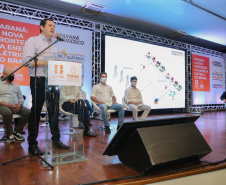 O governador Carlos Massa Ratinho Junior e o presidente da Copel, Daniel Pimentel Slaviero, apresentam nesta quarta-feira (18), em Palotina, no Oeste do Estado, uma chamada pública para a contratação de energia proveniente de autogeradores, na CVale em Palotina. Na foto Maximiliano Andres Orfali, diretor geral da Copal Distribuiçao em sua apresentaçao.Palotina, 18/11/2020 - Foto: Geraldo Bubniak/AEN