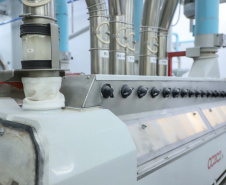 Em Ponta Grossa, o moinho Herança Holandesa, do grupo Unium - que reúne as cooperativas Frísia, Castrolanda e Capal - foi pensado para produzir farinhas especiais para linhas industriais do mercado B2B, como é conhecida a produção para outras marcas. 

No entanto, em 2017, a empresa investiu em tecnologia, ampliou seu mix e iniciou a produção de farinhas para uso doméstico.
