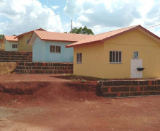 Quarenta famílias de Marmeleiro, município na região Sudoeste do Paraná, realizaram nesta quarta-feira (25) o sonho da casa própria. Elas foram beneficiadas por um projeto habitacional do Governo do Estado, feito em parceria com a prefeitura, com investimentos de aproximadamente R$ 2,6 milhões. Foto: Cohapar