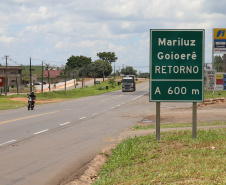 Obra de duplicação da PR-323 no perímetro urbano de Umuarama. O trecho é de 4,4 quilômetros, e vai do trevo do ?Gauchão? até o acesso à Mariluz, no entroncamento com a PR-468. Também serão construídas vias marginais nos dois sentidos, além de duas intersecções em desnível. Na foto,  Altevir Correia da Silva funcionario da Autoposto Gauchao.19/11/2020 - Foto: Geraldo Bubniak/AEN