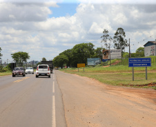 Obra de duplicação da PR-323 no perímetro urbano de Umuarama. O trecho é de 4,4 quilômetros, e vai do trevo do ?Gauchão? até o acesso à Mariluz, no entroncamento com a PR-468. Também serão construídas vias marginais nos dois sentidos, além de duas intersecções em desnível. Na foto,  Altevir Correia da Silva funcionario da Autoposto Gauchao.19/11/2020 - Foto: Geraldo Bubniak/AEN