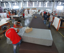Está sediada em Umuarama uma das cinco maiores empresas de estofados do Brasil. A Hellen Estofados e Colchões mantém no município duas unidades fabris, uma que faz colchões e outra que produz os estofados