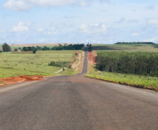 Um convênio entre Itaipu Binacional, Departamento Nacional de Infraestrutura de Transportes (DNIT) e Governo do Paraná vai garantir a execução das obras no trecho paranaense da BR-487, mais conhecida como Estrada Boiadeira. O trecho de 47 km liga os municípios Icaraíma (Porto Camargo) e Umuarama (Serra dos Dourados), no Noroeste do Paraná, e deve estar pronto até início de 2022. 19/11/2020 - Foto: Geraldo Bubniak/AEN