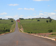 Um convênio entre Itaipu Binacional, Departamento Nacional de Infraestrutura de Transportes (DNIT) e Governo do Paraná vai garantir a execução das obras no trecho paranaense da BR-487, mais conhecida como Estrada Boiadeira. O trecho de 47 km liga os municípios Icaraíma (Porto Camargo) e Umuarama (Serra dos Dourados), no Noroeste do Paraná, e deve estar pronto até início de 2022. 19/11/2020 - Foto: Geraldo Bubniak/AEN