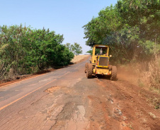 O Departamento de Estradas de Rodagem do Paraná (DER/PR) está realizando melhorias em
um trecho de 31,48 quilômetros da PR-518, de Santa Mariana até o rio Paranapanema, divisa
com São Paulo, no Norte Pioneiro.Foto: DER