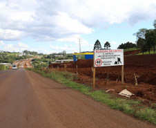 Obra de implantação do acesso às indústrias de Pitanga. São construídas marginais em um trecho de 4,2 quilômetros da PR-466, perto do posto da Polícia Rodoviária Estadual, o projeto prevê pistas paralelas à rodovia em ambos os sentidos, totalizando 8,4 quilômetros de extensão. 19/11/2020 - Foto: Geraldo Bubniak/AEN