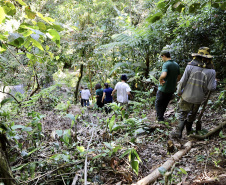 Portos do Paraná apoia gestão da água nas comunidades caiçaras da baia de Paranaguá.