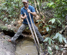Portos do Paraná apoia gestão da água nas comunidades caiçaras da baia de Paranaguá.