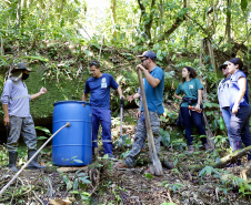 Portos do Paraná apoia gestão da água nas comunidades caiçaras da baia de Paranaguá.