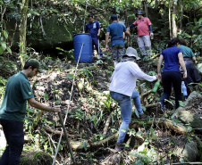 Portos do Paraná apoia gestão da água nas comunidades caiçaras da baia de Paranaguá.