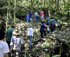 Portos do Paraná apoia gestão da água nas comunidades caiçaras da baia de Paranaguá.