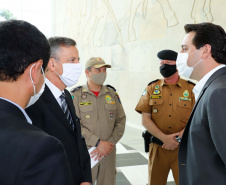 O governador Carlos Massa Ratinho Junior entregou nesta terça-feira (08), em ato simbólico no Palácio Iguaçu, 60 novos veículos que vão encorpar a frota das polícias (Militar e Civil), do Corpo de Bombeiro e do Departamento Penitenciário. A meta é chegar a 2022 com 80% da frota renovada.