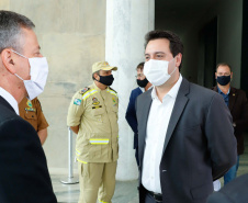 O governador Carlos Massa Ratinho Junior entregou nesta terça-feira (08), em ato simbólico no Palácio Iguaçu, 60 novos veículos que vão encorpar a frota das polícias (Militar e Civil), do Corpo de Bombeiro e do Departamento Penitenciário. A meta é chegar a 2022 com 80% da frota renovada.