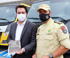 O governador Carlos Massa Ratinho Junior entregou nesta terça-feira (08), em ato simbólico no Palácio Iguaçu, 60 novos veículos que vão encorpar a frota das polícias (Militar e Civil), do Corpo de Bombeiro e do Departamento Penitenciário. A meta é chegar a 2022 com 80% da frota renovada.