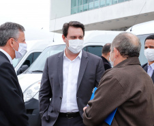 O governador Carlos Massa Ratinho Junior entregou nesta terça-feira (08), em ato simbólico no Palácio Iguaçu, 60 novos veículos que vão encorpar a frota das polícias (Militar e Civil), do Corpo de Bombeiro e do Departamento Penitenciário. A meta é chegar a 2022 com 80% da frota renovada.