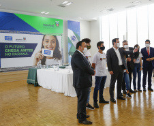 O governador Carlos Massa Ratinho Junior lançou nesta terça-feira (8) o site que dá largada ao cadastramento das empresas interessadas em participar do programa Cartão Futuro Emergencial, criado pelo Governo do Estado para estimular e manter as contratações de jovens aprendizes. Foto: Jonathan Campos/AEN