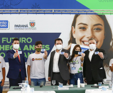 O governador Carlos Massa Ratinho Junior lançou nesta terça-feira (8) o site que dá largada ao cadastramento das empresas interessadas em participar do programa Cartão Futuro Emergencial, criado pelo Governo do Estado para estimular e manter as contratações de jovens aprendizes. Foto: Jonathan Campos/AEN