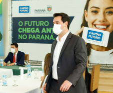 O governador Carlos Massa Ratinho Junior lançou nesta terça-feira (8) o site que dá largada ao cadastramento das empresas interessadas em participar do programa Cartão Futuro Emergencial, criado pelo Governo do Estado para estimular e manter as contratações de jovens aprendizes. 