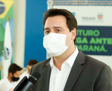 O governador Carlos Massa Ratinho Junior lançou nesta terça-feira (8) o site que dá largada ao cadastramento das empresas interessadas em participar do programa Cartão Futuro Emergencial, criado pelo Governo do Estado para estimular e manter as contratações de jovens aprendizes. 