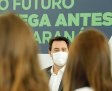 O governador Carlos Massa Ratinho Junior lançou nesta terça-feira (8) o site que dá largada ao cadastramento das empresas interessadas em participar do programa Cartão Futuro Emergencial, criado pelo Governo do Estado para estimular e manter as contratações de jovens aprendizes. 