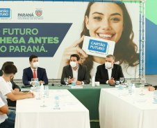 O governador Carlos Massa Ratinho Junior lançou nesta terça-feira (8) o site que dá largada ao cadastramento das empresas interessadas em participar do programa Cartão Futuro Emergencial, criado pelo Governo do Estado para estimular e manter as contratações de jovens aprendizes. 