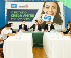 O governador Carlos Massa Ratinho Junior lançou nesta terça-feira (8) o site que dá largada ao cadastramento das empresas interessadas em participar do programa Cartão Futuro Emergencial, criado pelo Governo do Estado para estimular e manter as contratações de jovens aprendizes. 