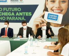 O governador Carlos Massa Ratinho Junior lançou nesta terça-feira (8) o site que dá largada ao cadastramento das empresas interessadas em participar do programa Cartão Futuro Emergencial, criado pelo Governo do Estado para estimular e manter as contratações de jovens aprendizes. 