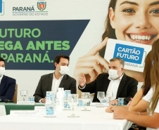 O governador Carlos Massa Ratinho Junior lançou nesta terça-feira (8) o site que dá largada ao cadastramento das empresas interessadas em participar do programa Cartão Futuro Emergencial, criado pelo Governo do Estado para estimular e manter as contratações de jovens aprendizes. 