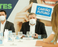 O governador Carlos Massa Ratinho Junior lançou nesta terça-feira (8) o site que dá largada ao cadastramento das empresas interessadas em participar do programa Cartão Futuro Emergencial, criado pelo Governo do Estado para estimular e manter as contratações de jovens aprendizes. 