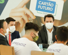 O governador Carlos Massa Ratinho Junior lançou nesta terça-feira (8) o site que dá largada ao cadastramento das empresas interessadas em participar do programa Cartão Futuro Emergencial, criado pelo Governo do Estado para estimular e manter as contratações de jovens aprendizes. 