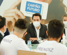 O governador Carlos Massa Ratinho Junior lançou nesta terça-feira (8) o site que dá largada ao cadastramento das empresas interessadas em participar do programa Cartão Futuro Emergencial, criado pelo Governo do Estado para estimular e manter as contratações de jovens aprendizes. 