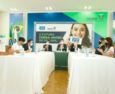 O governador Carlos Massa Ratinho Junior lançou nesta terça-feira (8) o site que dá largada ao cadastramento das empresas interessadas em participar do programa Cartão Futuro Emergencial, criado pelo Governo do Estado para estimular e manter as contratações de jovens aprendizes. 