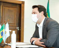 O governador Carlos Massa Ratinho Junior recebeu nesta quinta-feira (4), no Palácio Iguaçu, em Curitiba, o governador da província argentina de Tucumán, Juan Luis Manzur,