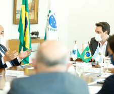 O governador Carlos Massa Ratinho Junior recebeu nesta quinta-feira (4), no Palácio Iguaçu, em Curitiba, o governador da província argentina de Tucumán, Juan Luis Manzur,