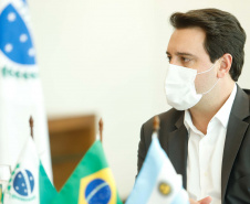 O governador Carlos Massa Ratinho Junior recebeu nesta quinta-feira (4), no Palácio Iguaçu, em Curitiba, o governador da província argentina de Tucumán, Juan Luis Manzur,