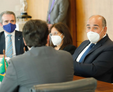 O governador Carlos Massa Ratinho Junior recebeu nesta quinta-feira (4), no Palácio Iguaçu, em Curitiba, o governador da província argentina de Tucumán, Juan Luis Manzur,