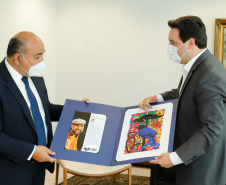O governador Carlos Massa Ratinho Junior recebeu nesta quinta-feira (4), no Palácio Iguaçu, em Curitiba, o governador da província argentina de Tucumán, Juan Luis Manzur,